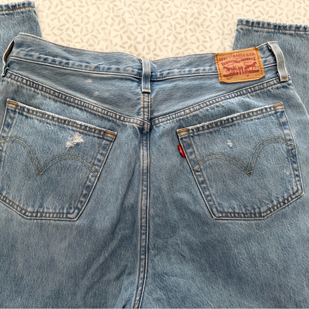Levi's High Rise Jeans - Picture 2 of 5